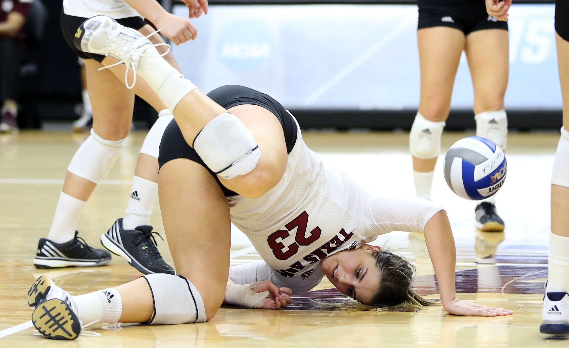 Hawaii vs. Texas A&M NCAA Volleyball Second Round
